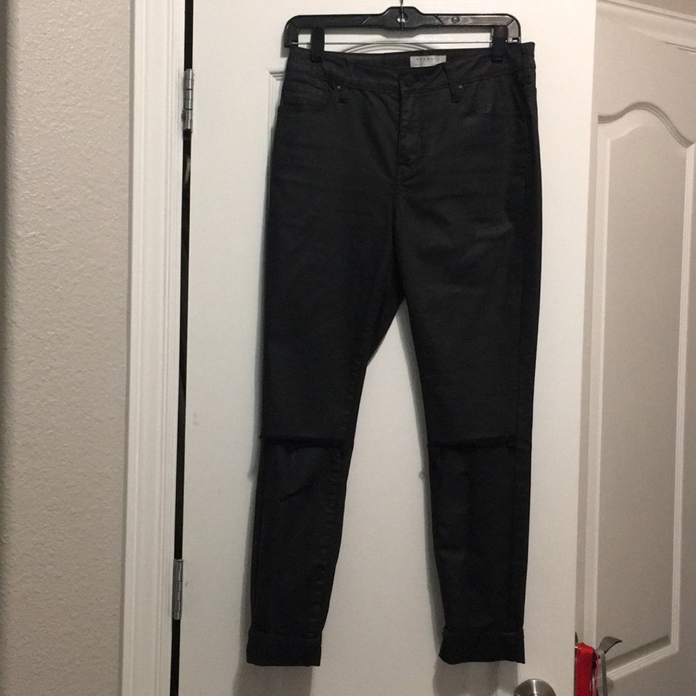 🔥 EUC Kendall & Kylie Black jeans with knee slits